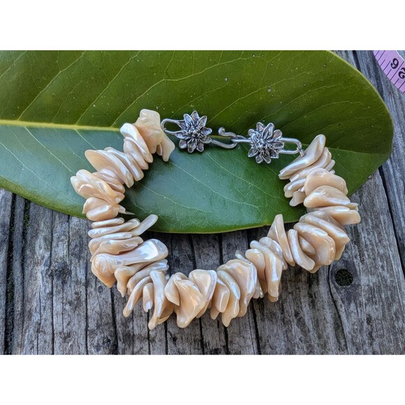 Vintage Shell & Pewter Bracelet - Picture 1 of 11